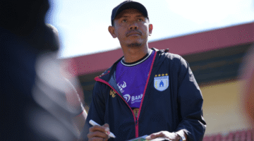 Ricardo Salampessy Berpisah dari Kursi Pelatih, Tetap Bersama Persipura dalam Misi Pembinaan